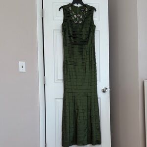 Elegant Green Sleeveless Dress